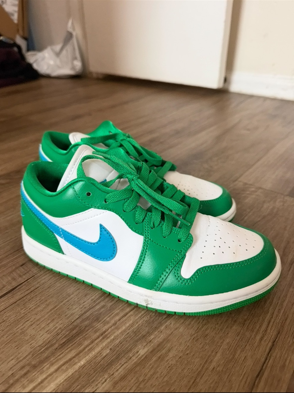 Jordan Low-Top Sneakers in Lucky green aqua